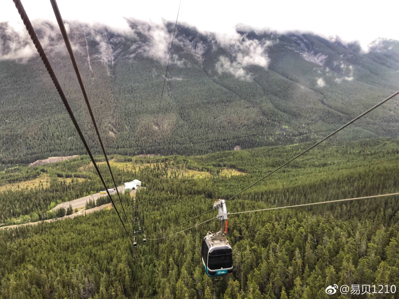 站在硫磺山顶⛰️美丽的山景一览无遗👍