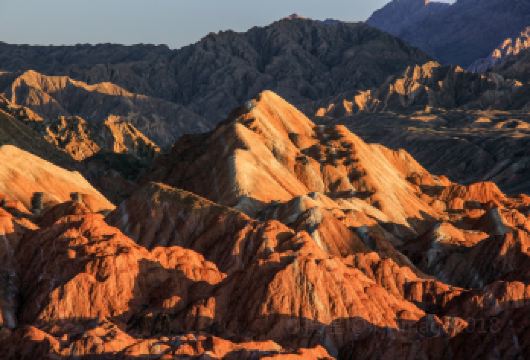张掖七彩丹霞旅游景区半日游【午班多套餐可选/定点上下车】【张掖地区免费接送，免费寄存行李（张掖七彩丹霞五一前仅下午班，五一后上下午班任选）】