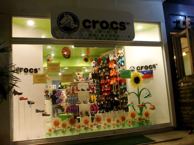 crocs shangri la mall