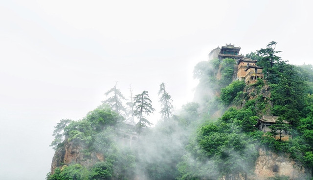 崆峒山色天下秀，东瞰西安，西接兰州