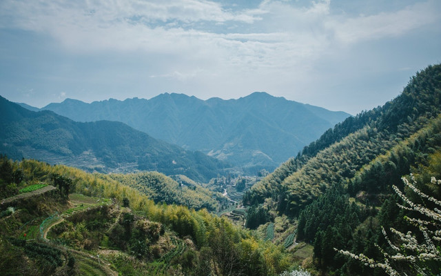 离开喧闹的城市,放下每天快节奏的工作,慢下来去感受恬静的生活