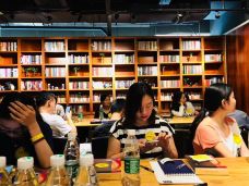 浦东图书馆-上海-健康美丽的芳芳