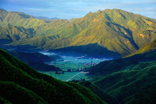 【生态龙虎 健康旅游】一起倾听春天的呼吸，天然氧吧龙虎山洗肺之旅！