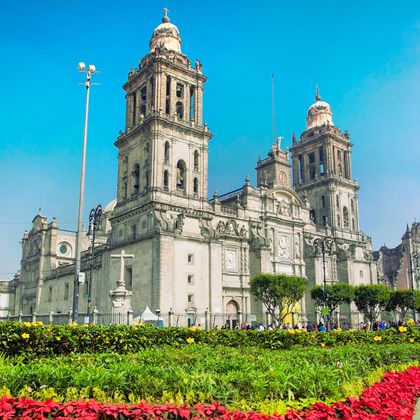 墨西哥墨西哥城+瓜达卢佩圣母大教堂+日月金字塔+宪法广场一日游