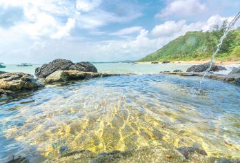 山钦湾+燕子洞+石梅湖公园+神州半岛灯塔+九里书屋一日游【纯玩】