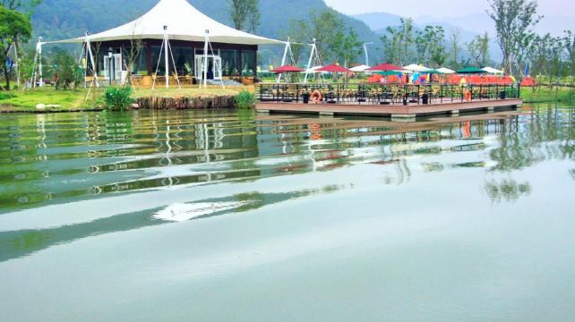东钱湖上水帐篷营地