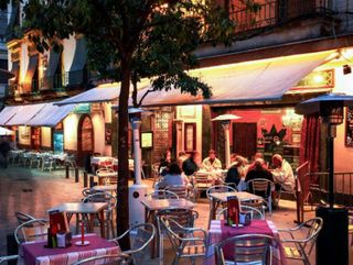 来承德滦平六哥海鲜饭店吃了一顿烧烤，喝着扎啤嗨过瘾，太好吃了