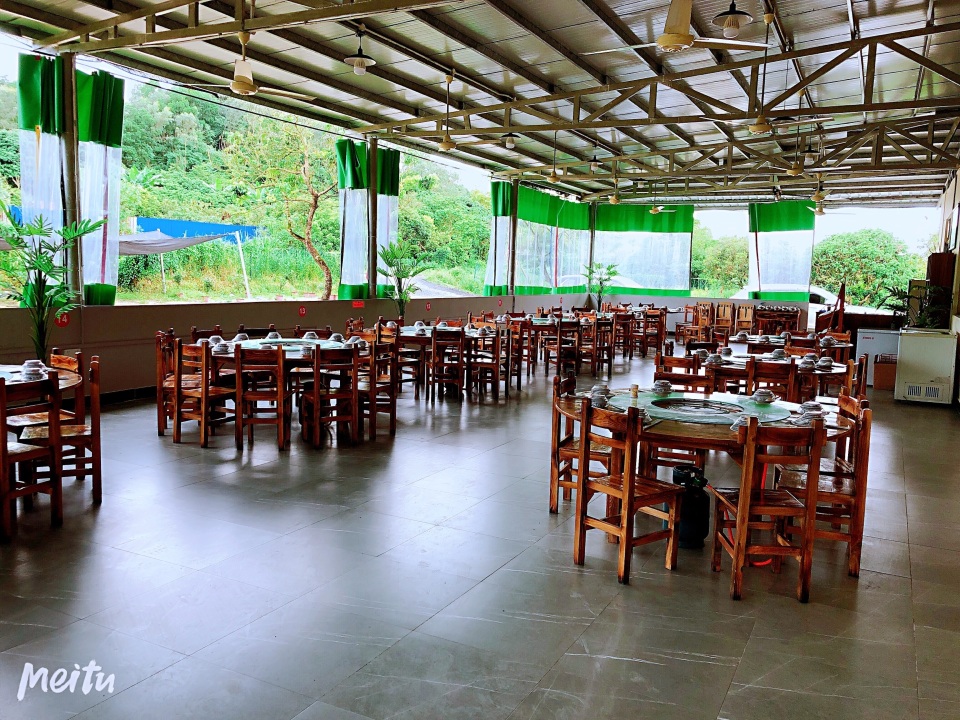 四联美食山庄(九龙湖店)