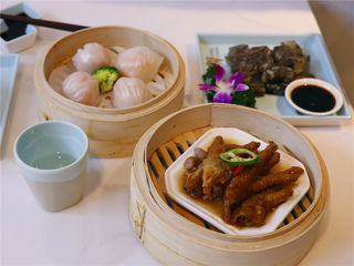 逛公园，吃茶点，新开的茶餐厅适合全家一起来，还有有厦门土笋冻