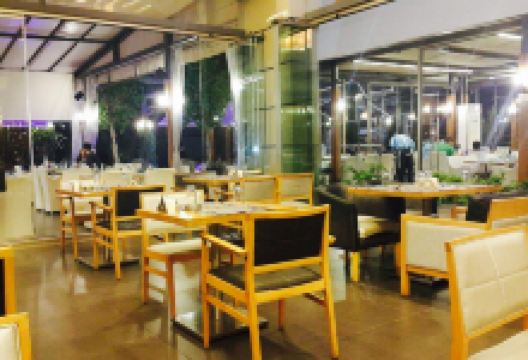 Outdoor Restaurant美食图片