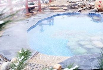 白鹿原影视城+汤峪碧水湾温泉一日游【打卡白鹿原】【品尝关中美食，体验白鹿村换装来一场穿越1912体验之旅，亲近影视剧的真实拍摄场景。】