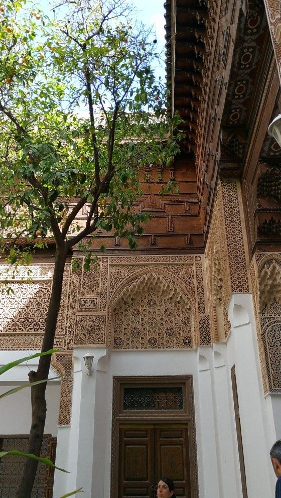 巴依亚宫 巴伊亚宫------位于玛拉喀什，建于十九世纪末，在当时是摩洛哥最大最宏伟的宫殿建筑。名称