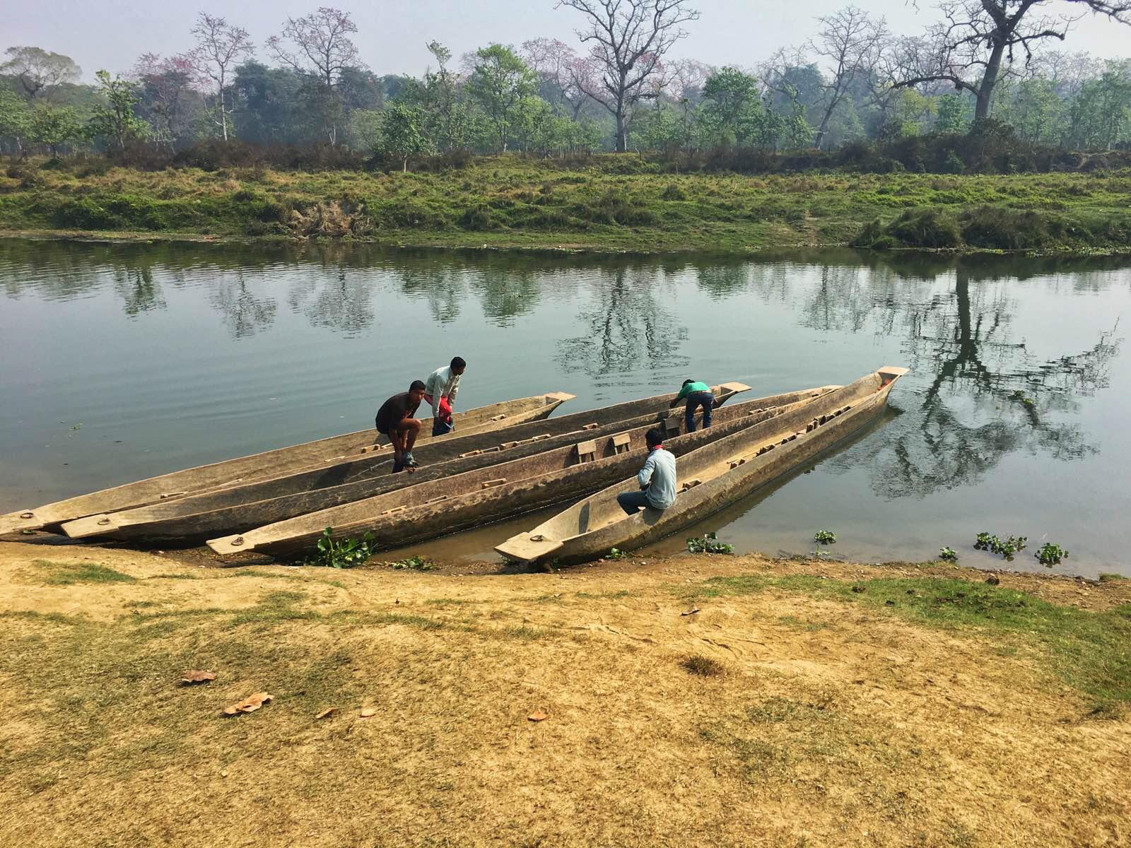 尼泊尔游记-坐独木舟游览
