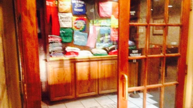 Lou's LaGrotto餐厅图片