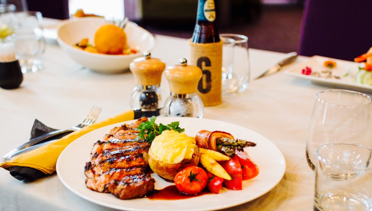 Ribeye Rooftop Bar & Kitchen餐厅图片