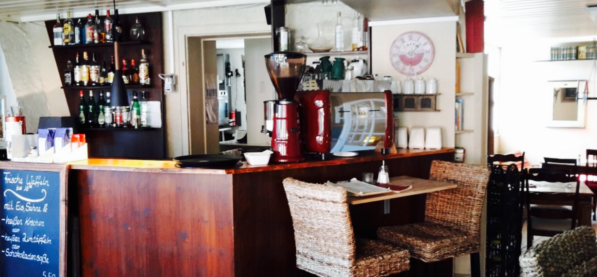 Descanso Tapas-Bar & Cafe Much