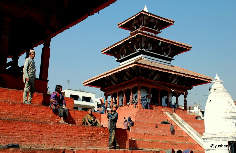 加德满都杜巴广场【尼泊尔】 来尼泊尔最不能错过的景点就是杜巴广场（DurbarSquare），意为皇