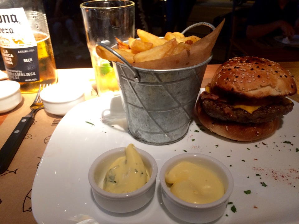 Lisa Burgers & Drinks餐厅图片