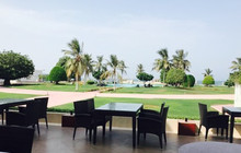 Sur Beach Holiday餐厅图片