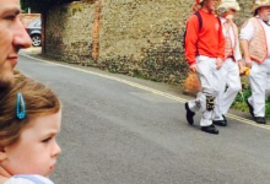 Clare Antiques & Interiors美食图片