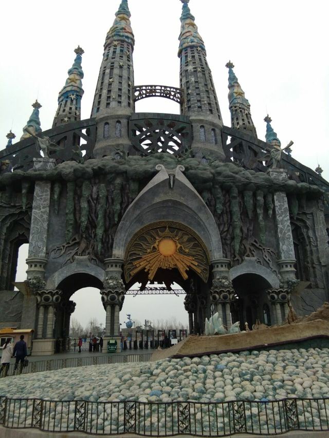 Quancheng Oulebao Menghuan Shijie - European-Themed Amusement Park