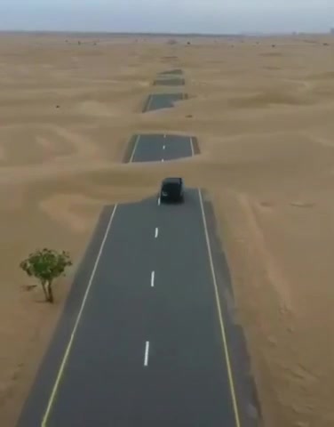 腾格里沙漠公路穿越