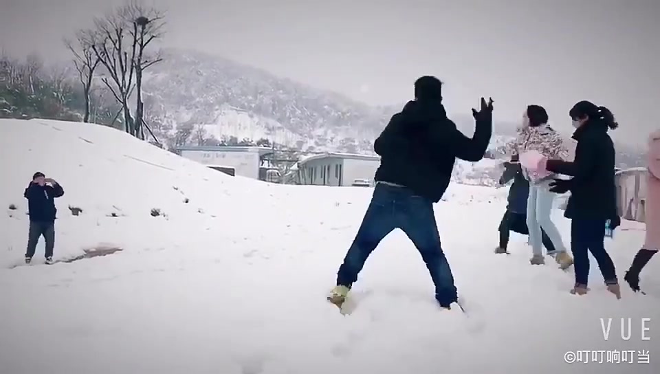 等你们来一起打雪仗！堆雪人，亚布力等你呦