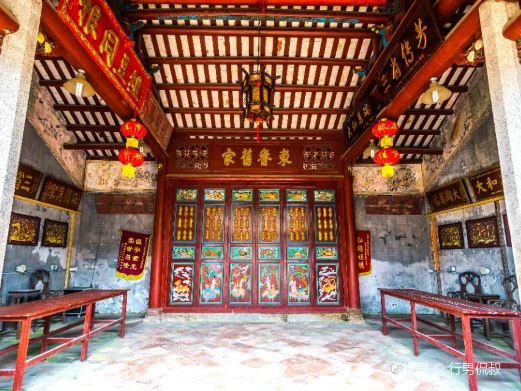 大万世居