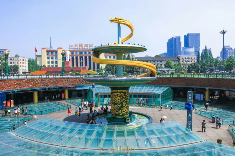 Tianfu Square(City's symbol, convenient transportation)