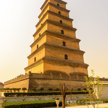 西安+兵马俑+华山+法门寺+乾陵+大雁塔+钟鼓楼广场6日5晚跟团游