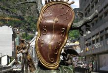 永恒的时间雕塑景点图片