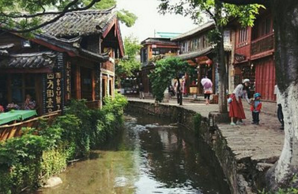 到丽江，不能错过的一个地方——美丽的束河古镇！
