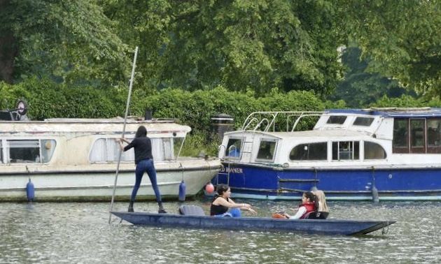 Magdalen Bridge Boathouse Punting Tours Attractions Oxford