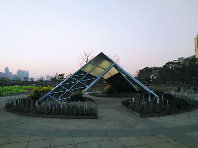 Hongcheng Park (East Gate)