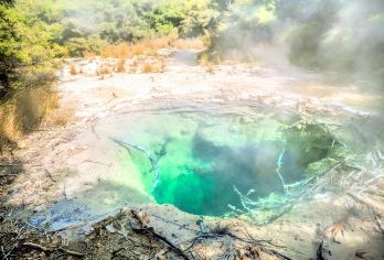 新西兰陶波地热温泉公园+月球环形山+陶波蹦极一日游 行程可调【邂逅自然与人文交织发热梦幻之旅[一日游往返+中文专车（行程可调整）]】