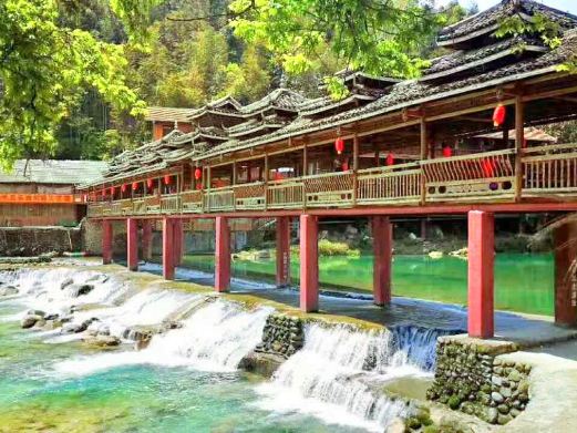 雨卜民族风情旅游度假村
