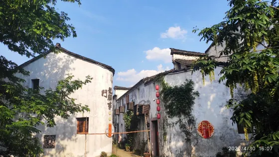 溪畔人家