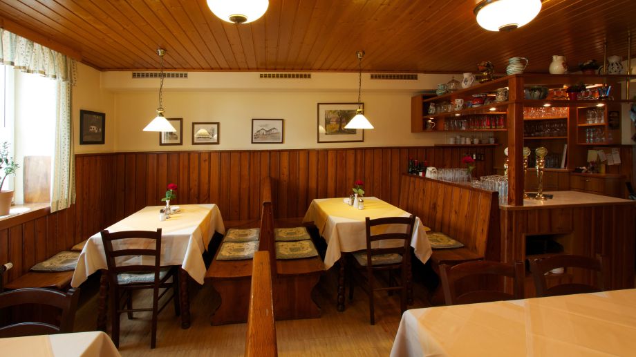 Gasthaus Goldenes Dachl餐厅图片