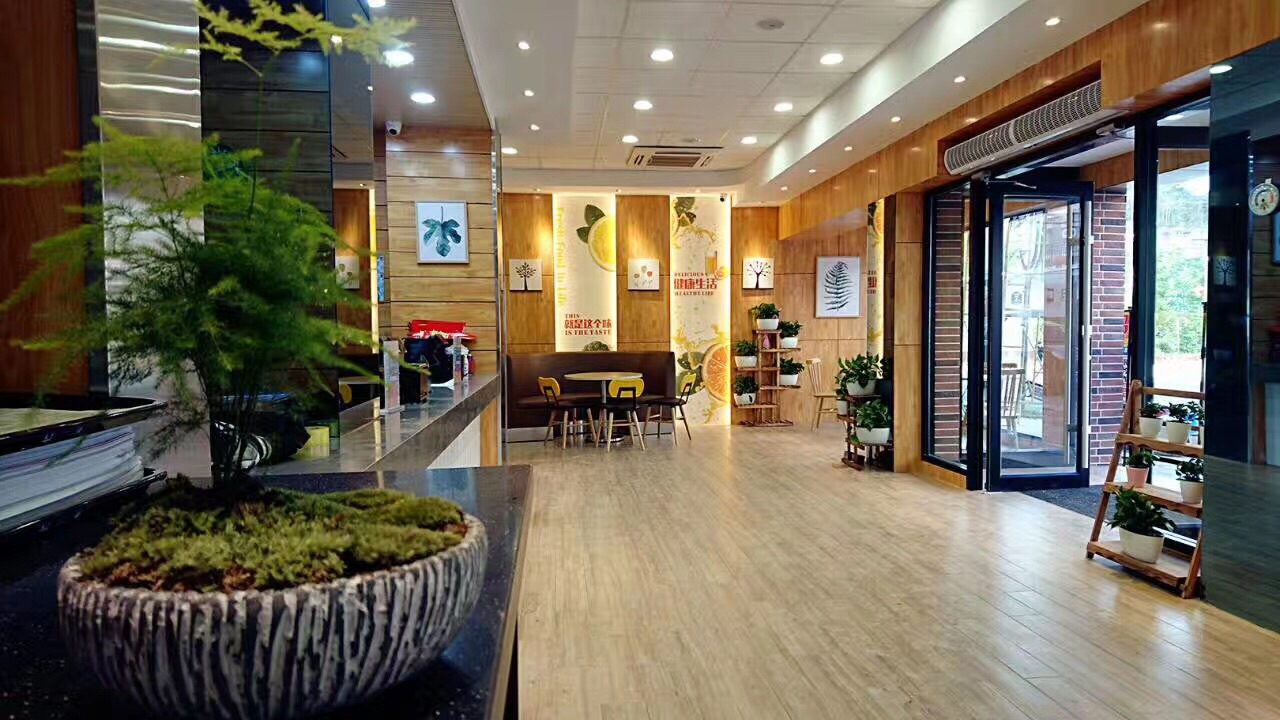 德克基(三官寺店)