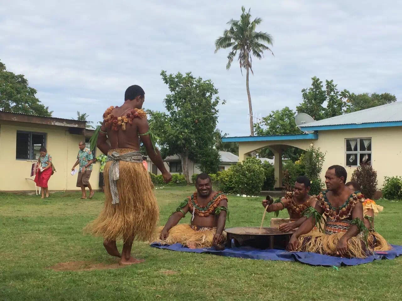 斐济总统村 喝卡瓦酒