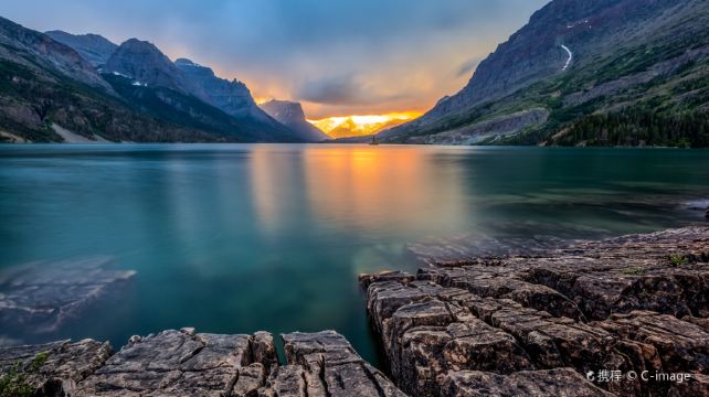 <4天>【高性价比·夏季落基山】·温哥华往返+两公园+四名湖+冰原｜入住一晚班夫镇：班夫+哥伦比亚冰原+硫磺山缆车+五大名湖风采(露易丝湖、梦莲湖、弓湖、变色湖)