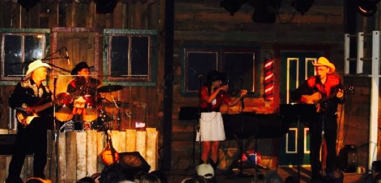 Fort Hays Chuckwagon Supper & Cowboy Music Show餐厅图片