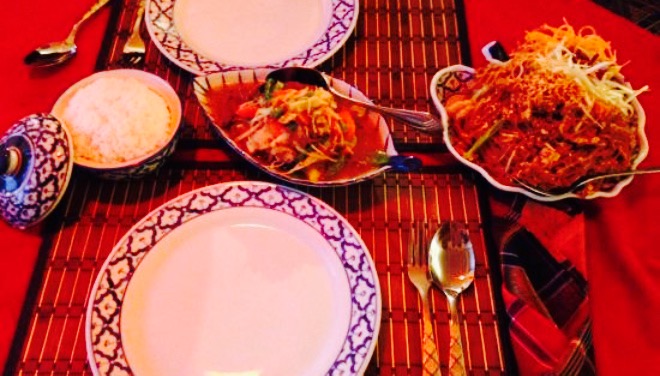 Thum's Kitchen Thai Cuisine