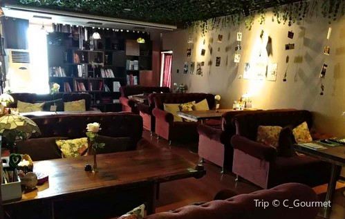 Meet The Movie Theme Café House Reviews Food Drinks In - 