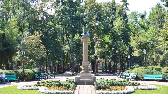 Parcul Catedralei – o nestemată a Chişinăului / oras municipiu apartamente imobil 