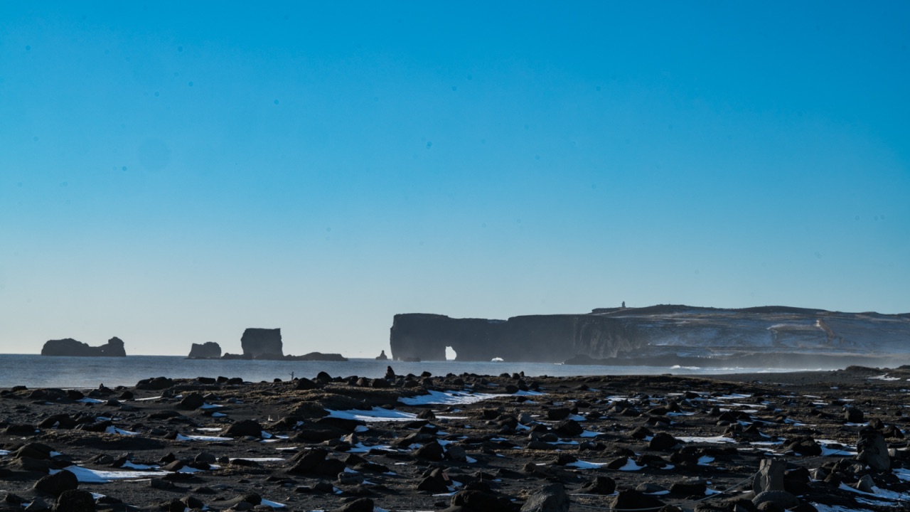 火山熔岩和大海的交集 冰岛黑沙滩