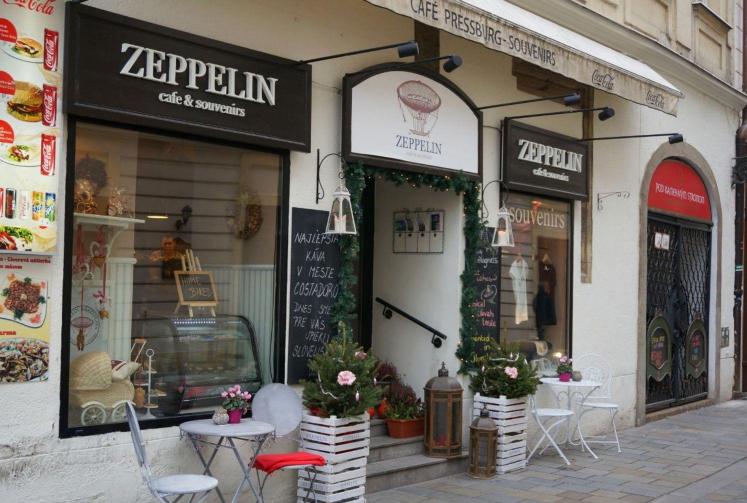 Zeppelin Cafe and Souvenirs餐厅图片