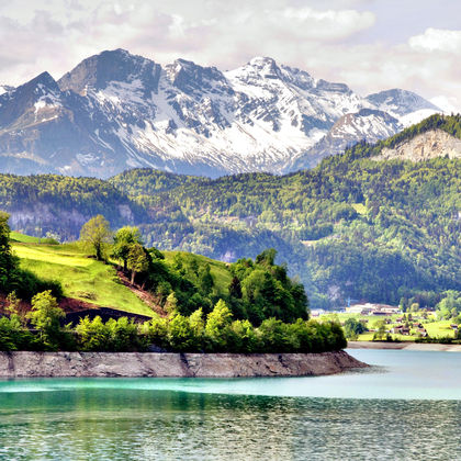 蒂拉诺+阿尔布拉－伯尔尼纳快车线路+瑞士阿尔卑斯山脉一日游