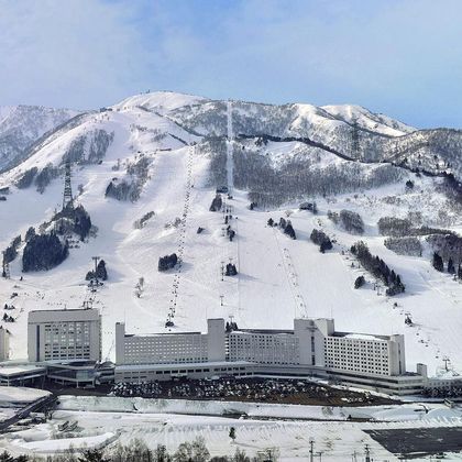 日本苗场滑雪场二日游