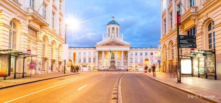 Royal Square Travel Guidebook Must Visit Attractions In